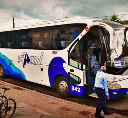 Autobuses y taxis compartidos, el plan de transporte más barato en Cuba.